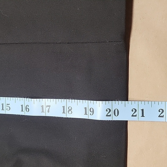 H&M, Black Size 6 Pencil Skirt. Embroidered Line Waistband Accent. EUC - Picture 8 of 11